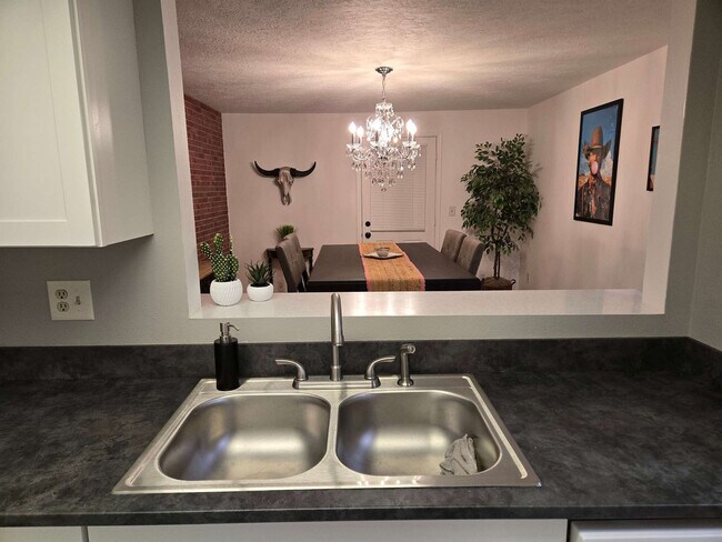 Building Photo - 2207 Parker Ave