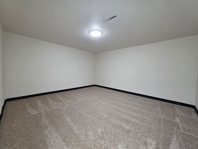 Building Photo - 1213-1215-1215 S Erie St