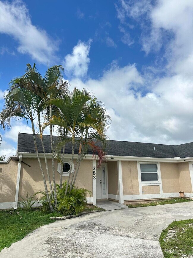 Building Photo - 383 SW Tulip Blvd