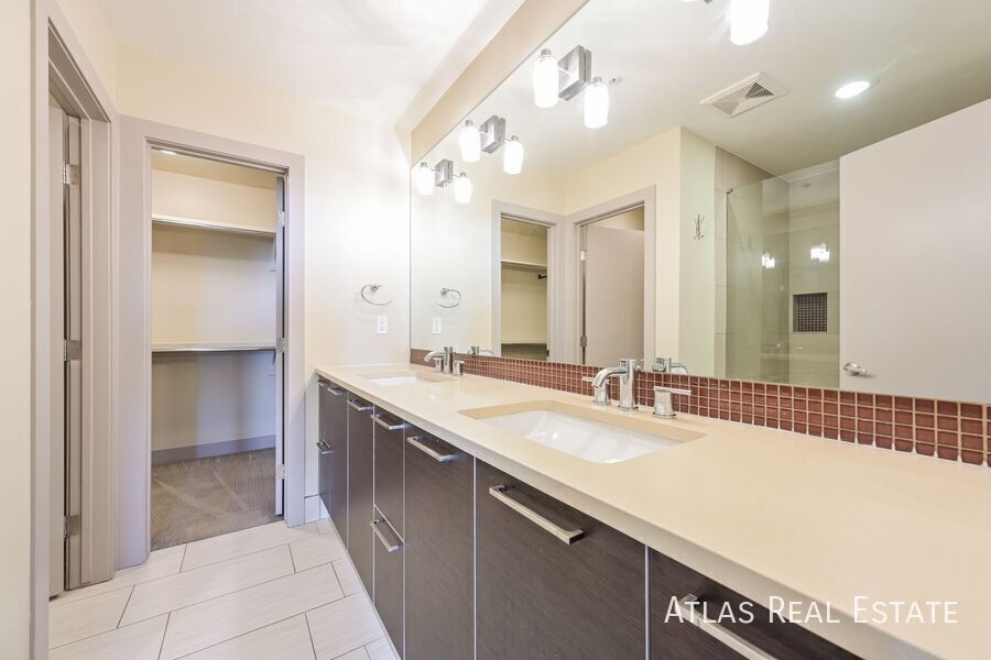 Building Photo - 3420 W 32nd Ave