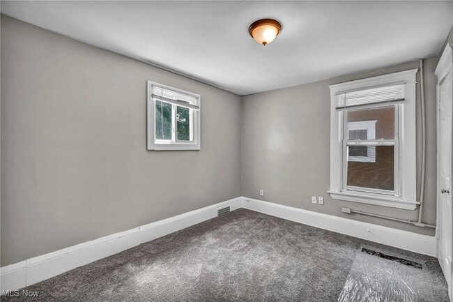 Building Photo - 906 Delia Ave