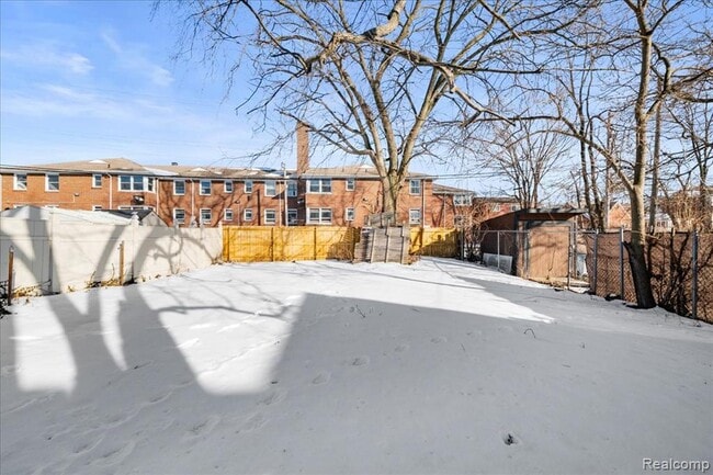 Building Photo - 16200 Parkside St