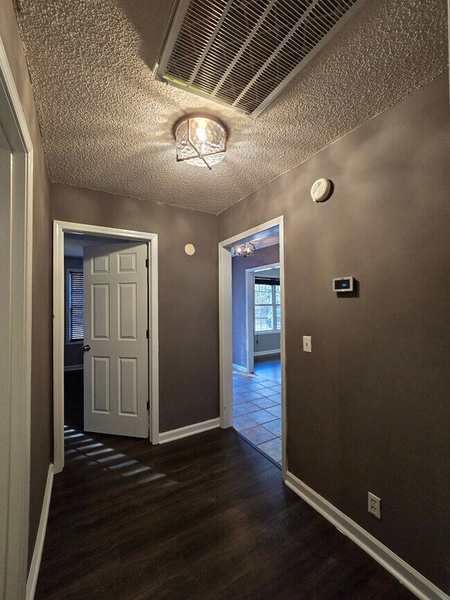 Building Photo - 160 Pinnacle Ct