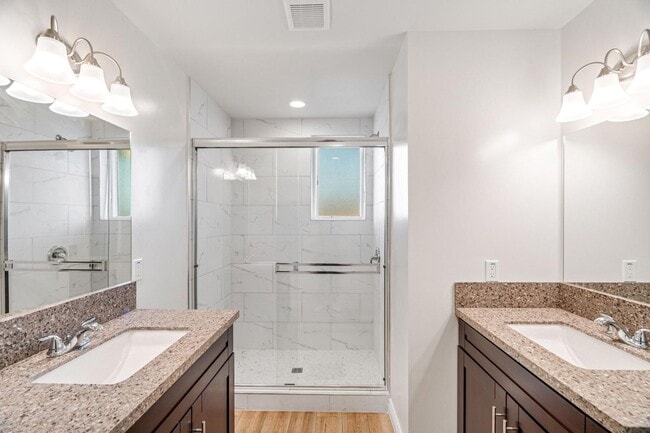 Building Photo - 5 Bedroom house with view