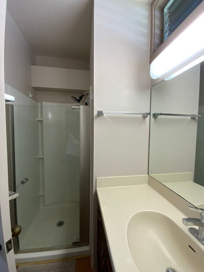 Building Photo - KAIMUKI 1 BEDROOM UNIT TUCKED AWAY IN BACK...