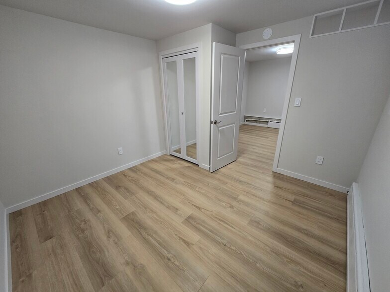 Building Photo - 117 Riverview Ave