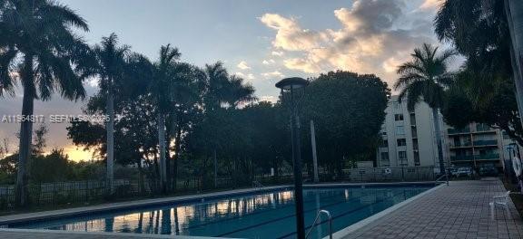 Building Photo - 9320 Fontainebleau Blvd