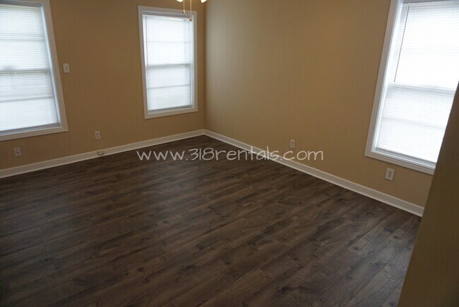 Building Photo - 4747 Crescent Dr