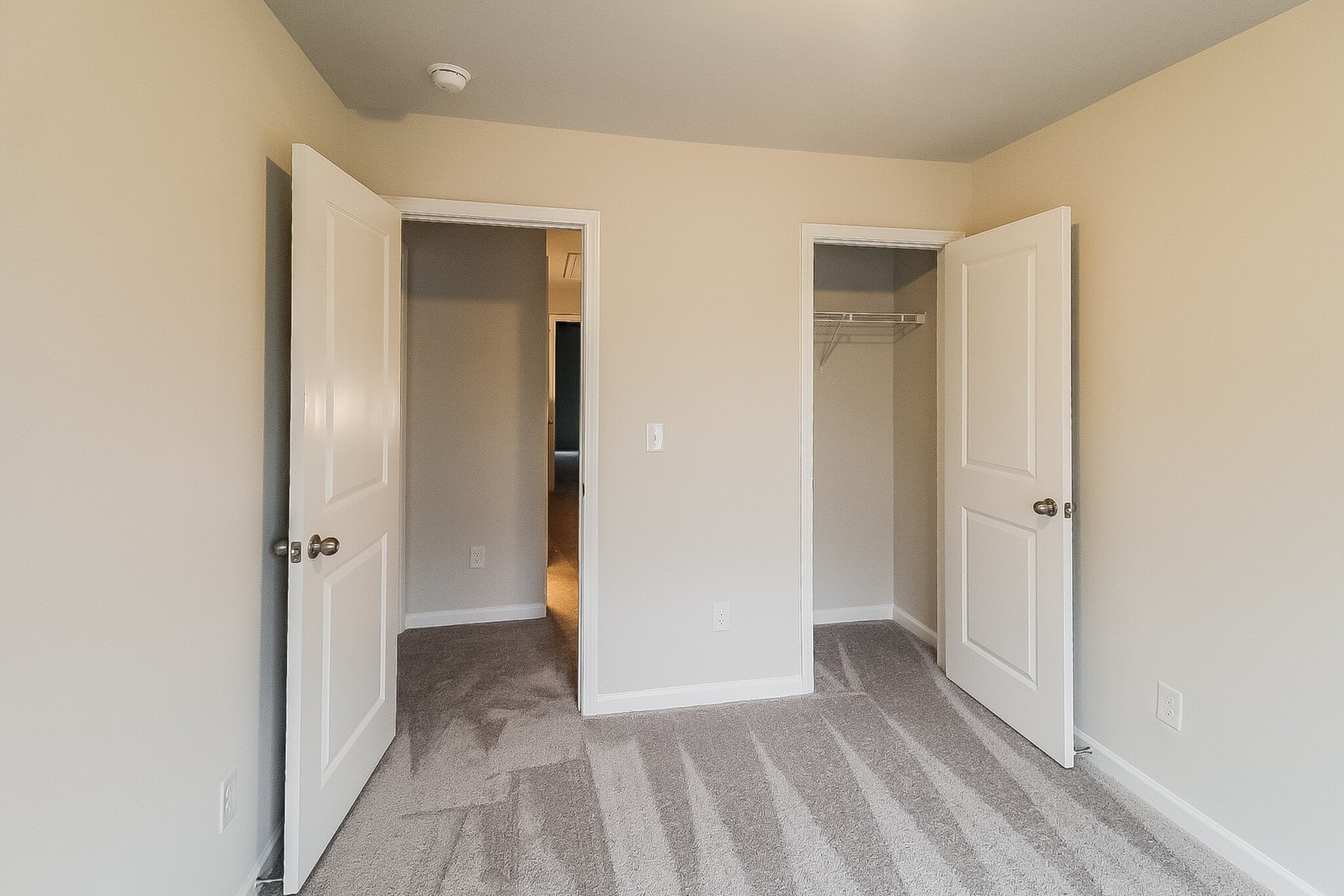 Building Photo - 2870 Saratoga Lake View