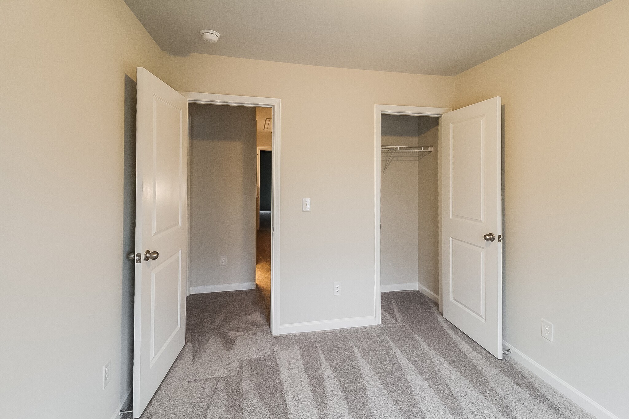 Building Photo - 2880 Saratoga Lake View