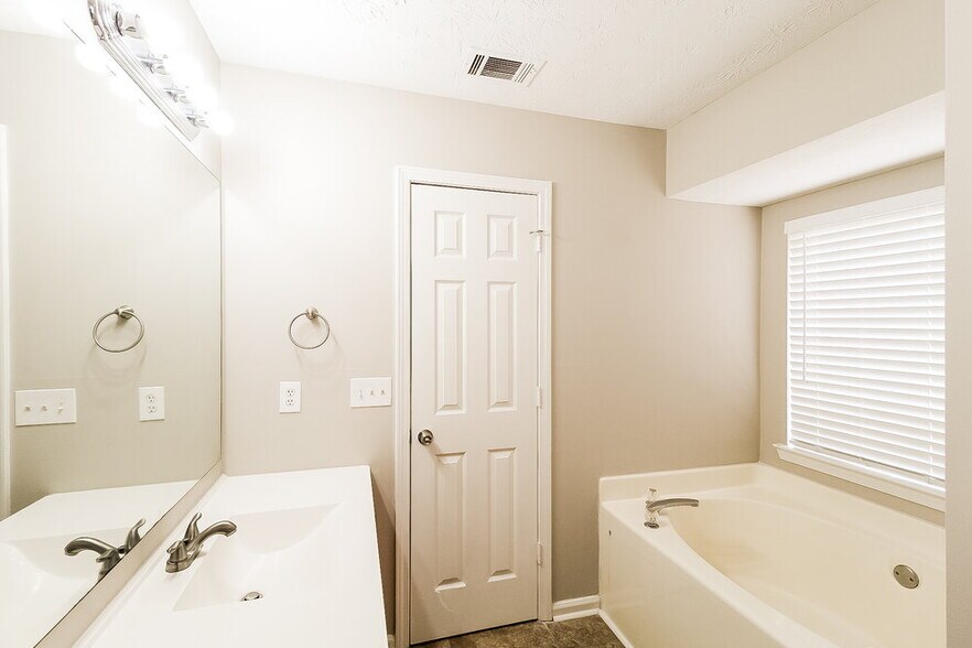 Building Photo - 70 Mabry Farms Ct