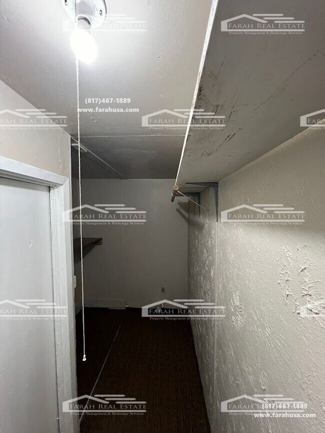 Building Photo - Three Bedroom, One bathroom Home in Arling...