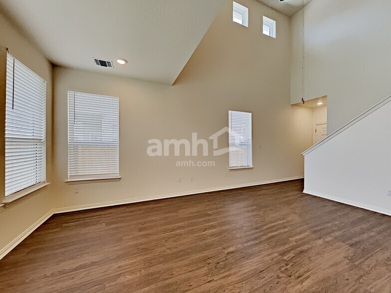 Building Photo - 2729 Meadowood Heights