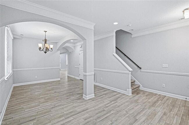 Building Photo - 1433 E Pembroke Ave