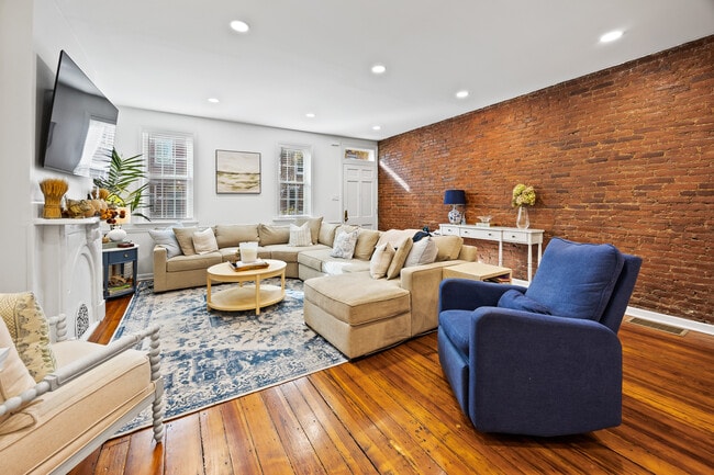 Building Photo - 2207 Lombard St