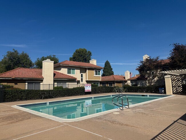 Building Photo - Ground Floor Unit in Santee!