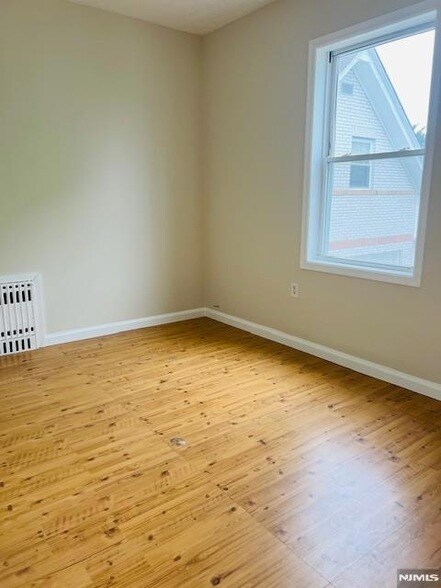 Building Photo - 176 Shaw St