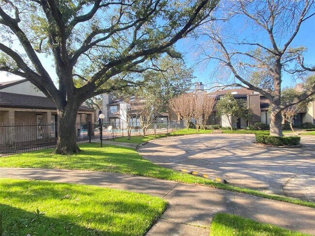 Building Photo - 2601 S Braeswood Blvd