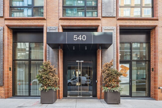 Building Photo - 540 W 28th St