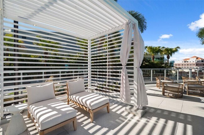 Building Photo - 400 Central Ave