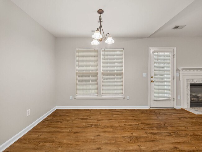 Building Photo - 129 Bathurst Ln