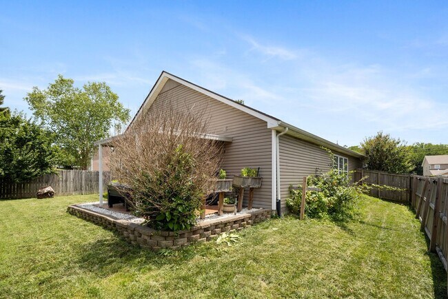 Building Photo - Single Family Home For Lease