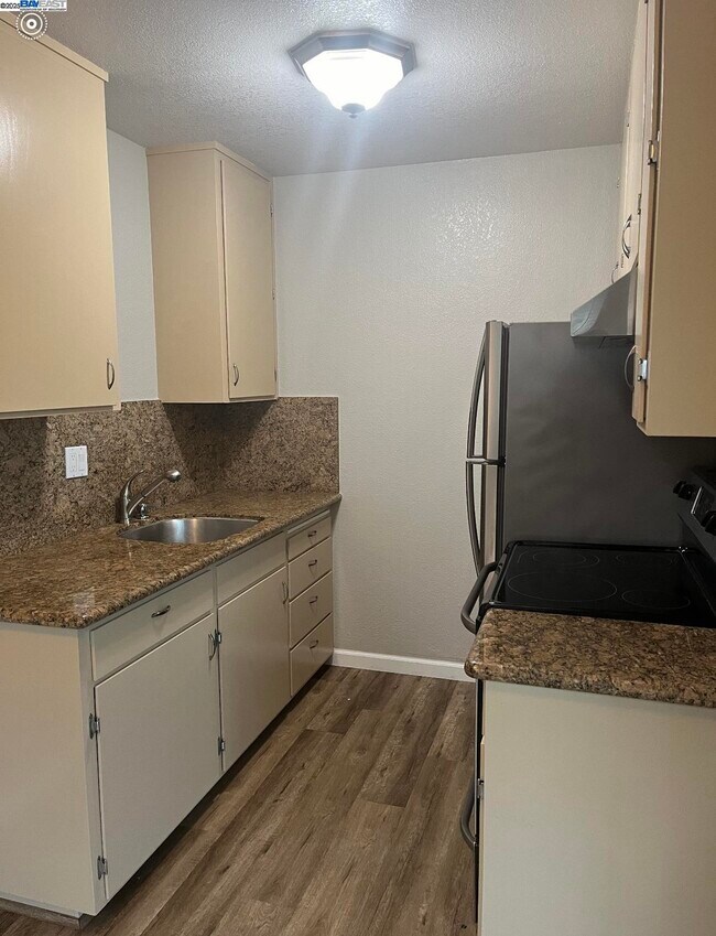 Building Photo - 117 Day St