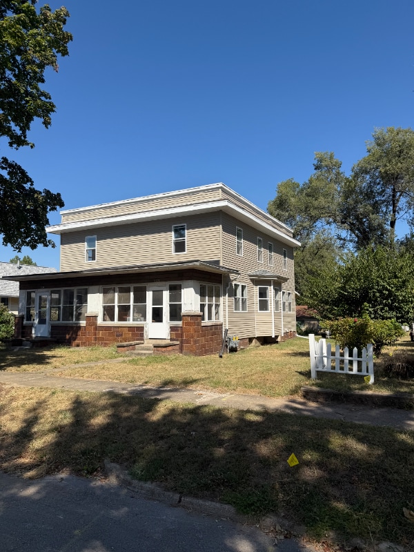 Primary Photo - 1119 Caroline St