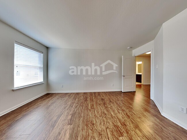 Building Photo - 1012 Summer Stream Rd