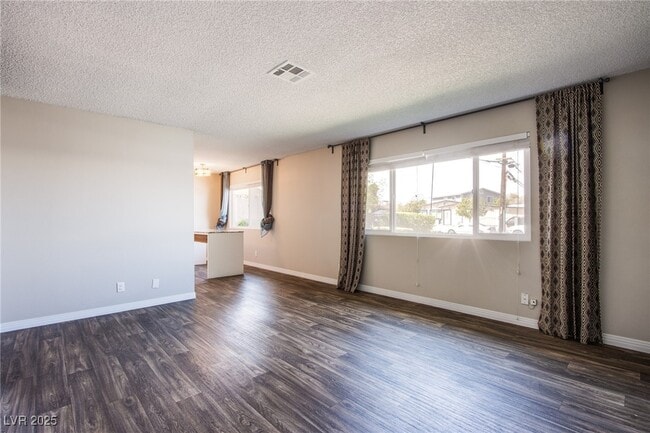 Building Photo - 5009 Evergreen Ave