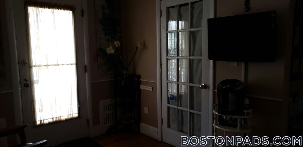 Building Photo - 522 Hancock St