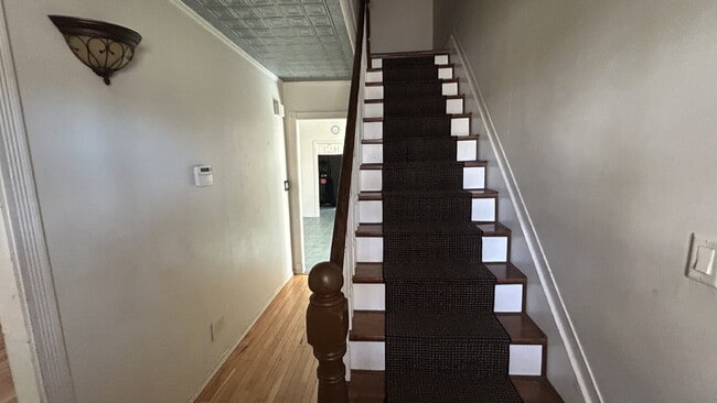 Building Photo - Spacious 4-Bedroom Apartment for Rent in S...