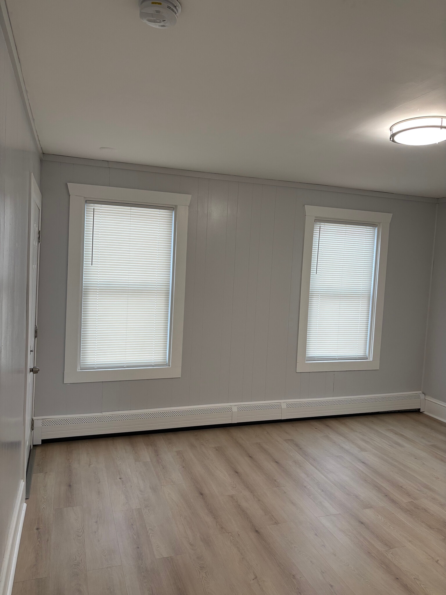 Living Room - 24 middle st