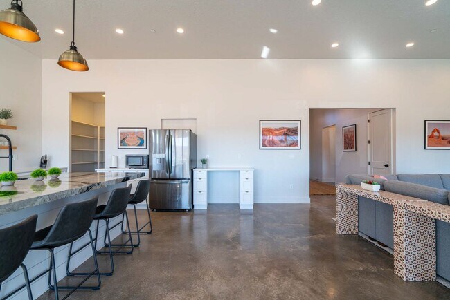 Building Photo - Adventure House!