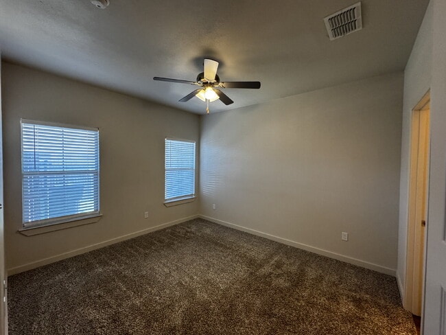 Building Photo - Townhome Located South Of Town Near Cooper...