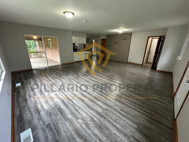 Building Photo - Spacious Warren Township, 3 Bedroom/1.5 Ba...