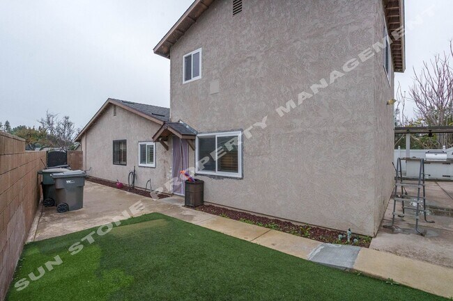 Building Photo - Luxury 4 Bed 3 bath