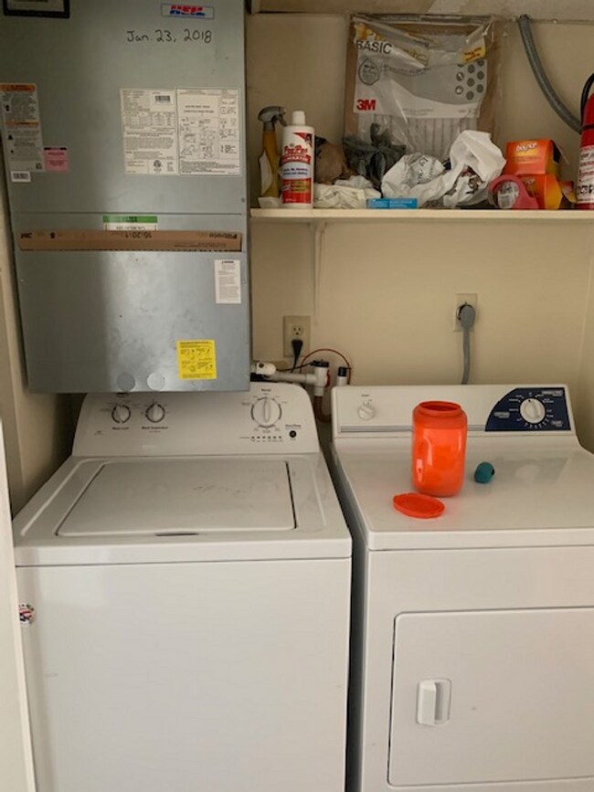 Building Photo - Sarah's Run Apartments