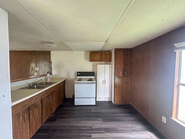 Building Photo - 2 BD 1 BA Mobile in Quiet Park Available Now!