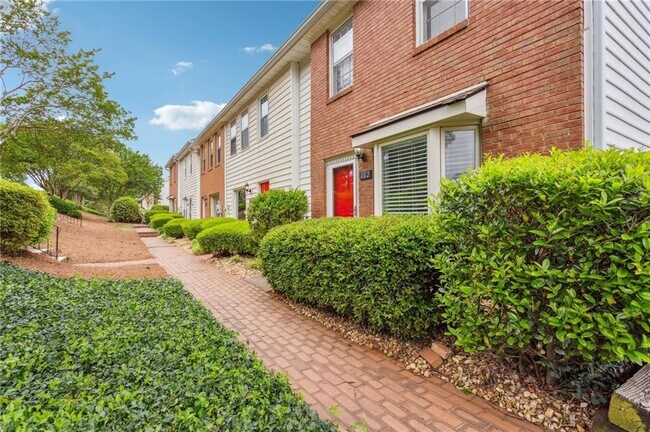 Building Photo - 102 Holcomb Ferry Rd