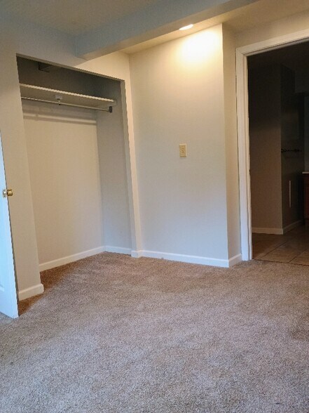 Building Photo - 203 Elk St