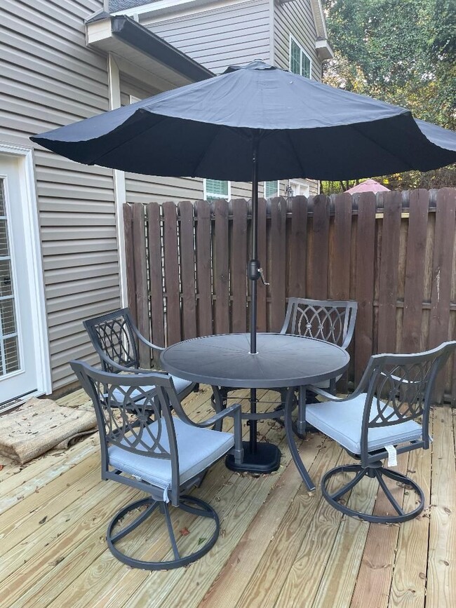 Building Photo - EXECUTIVE FULLY FURNISHED TOWNHOME IN GATED COMMUNITY