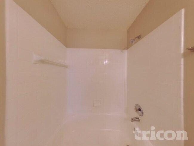 Building Photo - 6621 Pamona Cir