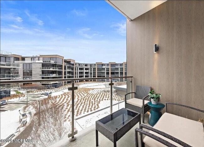 Building Photo - 15 Morris Ave