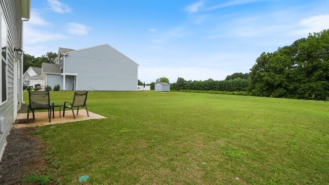 Building Photo - 4 bedroom 2.5 bathroom Single Family Home