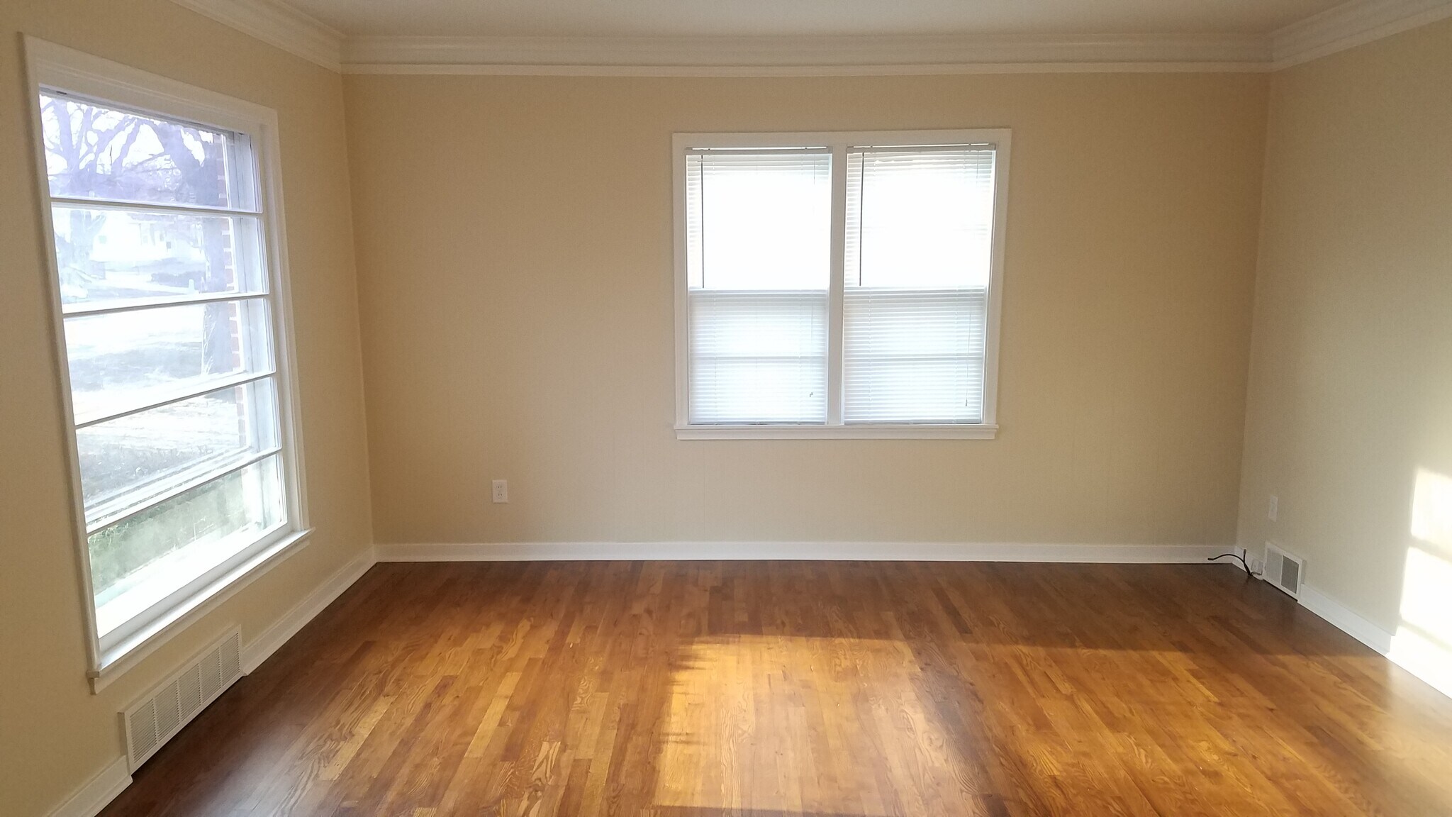 Beautiful Hardwood floors in living room - 1136 68th St