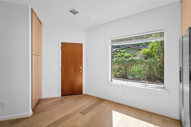 Building Photo - 4429 Woodside St