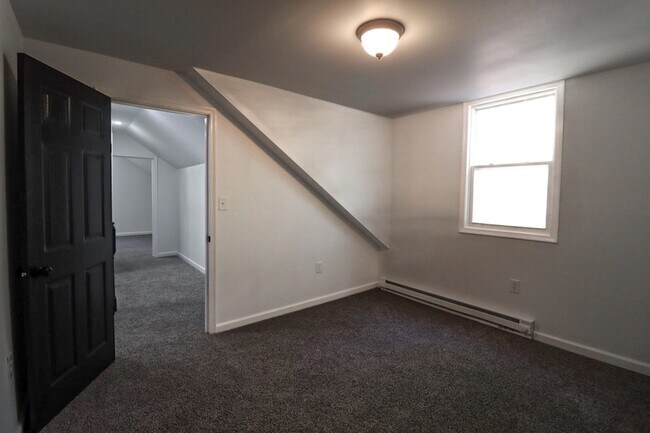 Building Photo - 1080 West Side Dr
