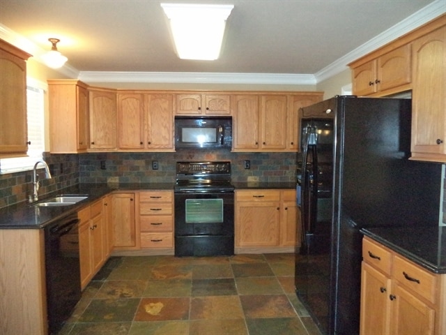Building Photo - 4643 Aylesbury Dr