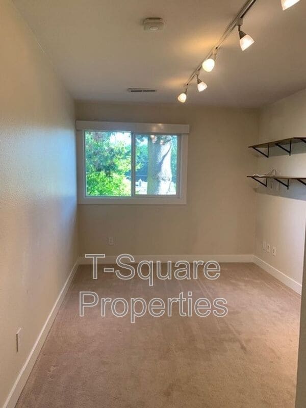 Building Photo - 14140 74th Pl NE
